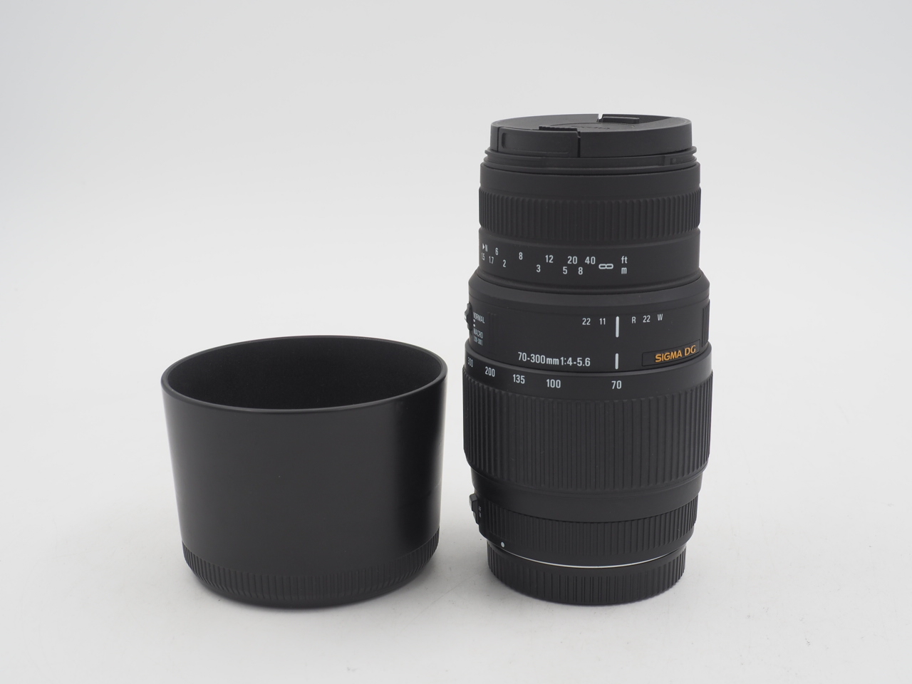 Sigma 70-300mm f/4-5.6 DG Macro
