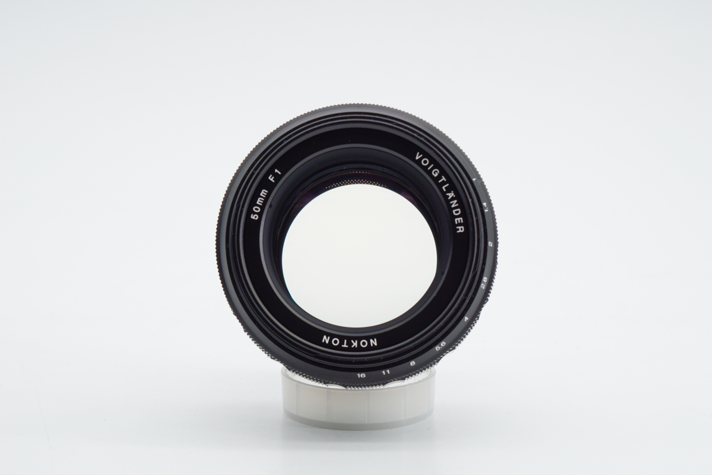 Voigtlander 50 mm f/1,0 Nokton