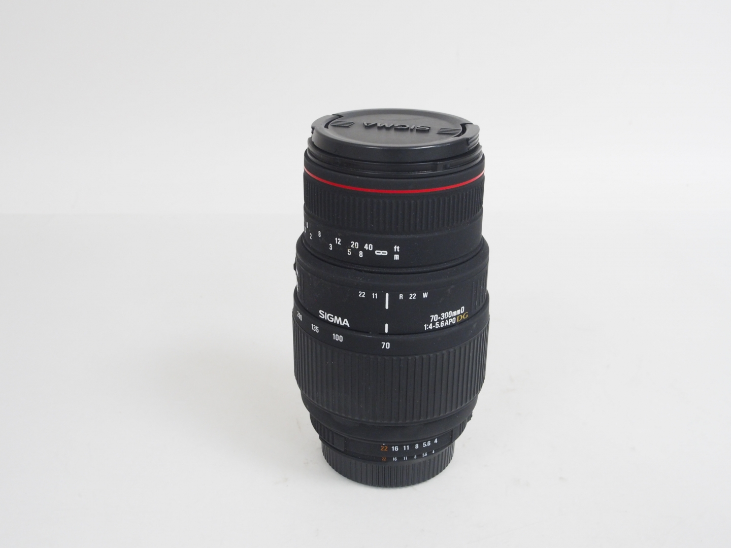 Sigma 70-300mm f/4-5.6 APO DG Macro D