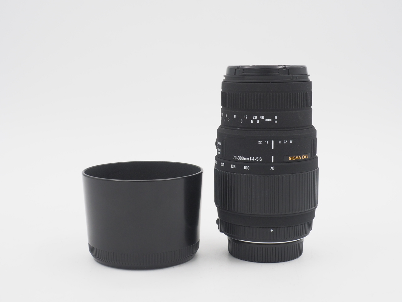 Sigma 70-300mm f/4-5.6 DG Macro