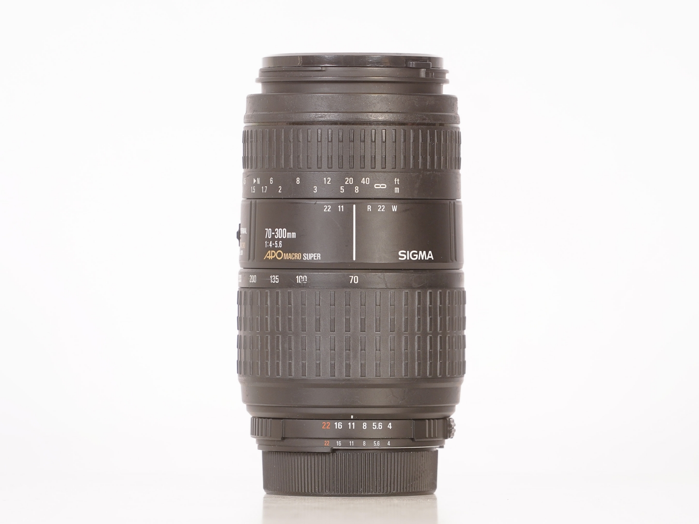 Sigma 70-300mm f/4-5.6 APO Macro
