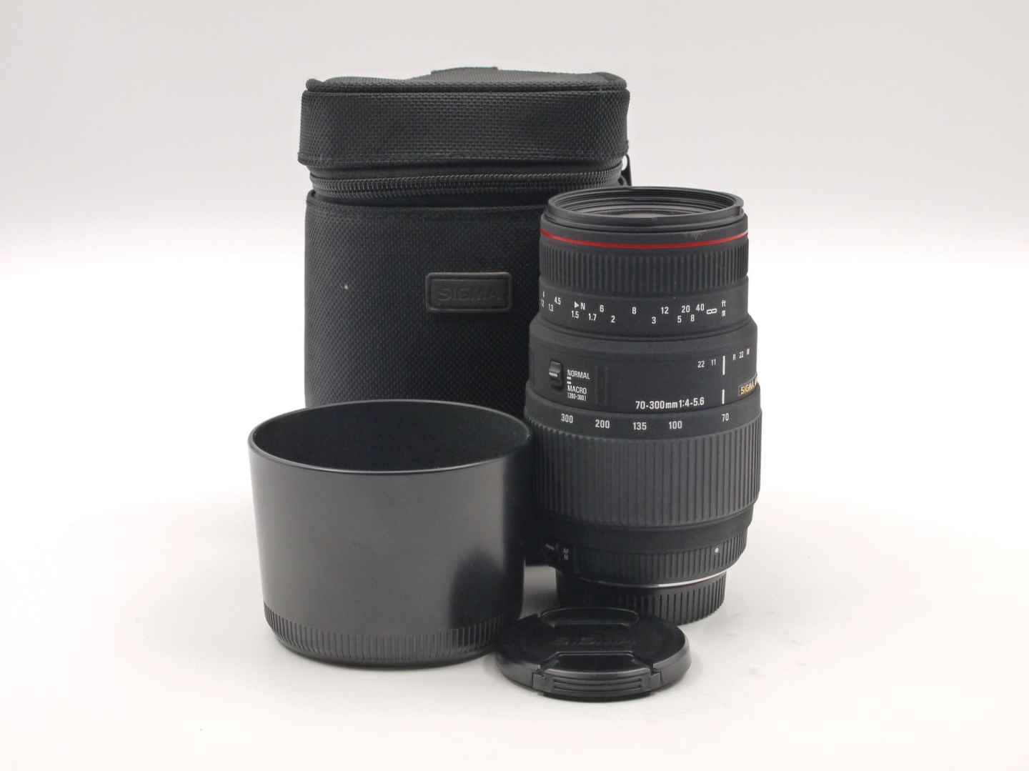 Sigma 70-300mm f/4-5.6 APO Macro