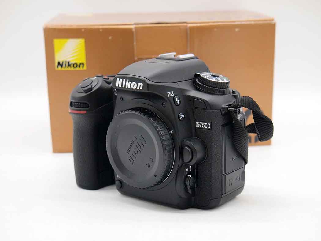 Nikon D7500